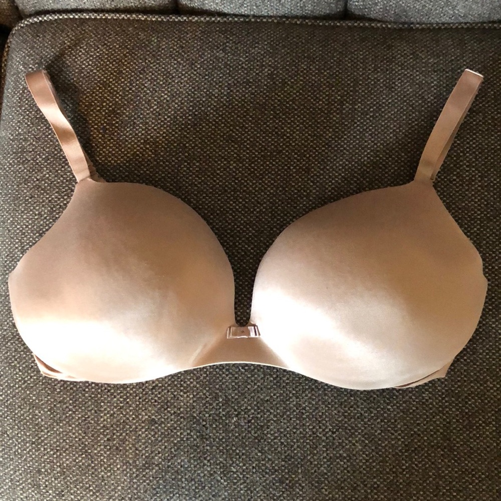 38 DDD Incredible by Victoria’s Secret nude bra